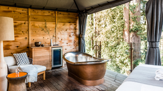 Alila Ventana Big Sur’s spa treatment room with tub.