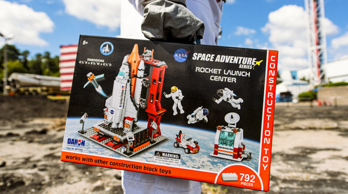 U.S. Space Adventure Rocket Launch Center Construction Toy.