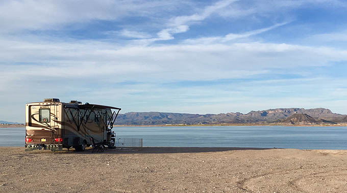 Campers can take the West Lakeshore Trail for panoramic views of the desert hills above the lake. | Photo by Beverley Hughes/stock.adobe.com