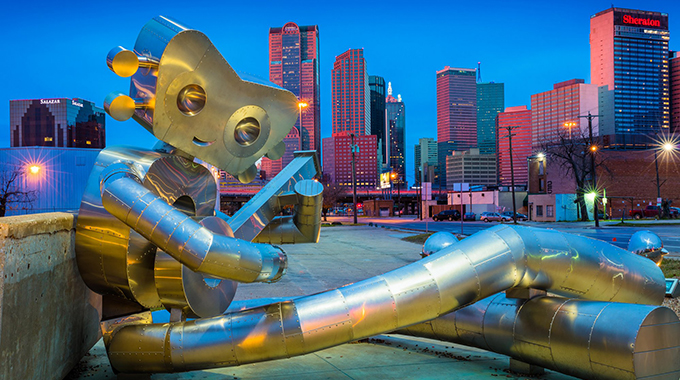 The metal Traveling Man sculpture in the Deep Ellum neighborhood of Dallas. | Photo by Inge Johnsson/Alamy Stock Photo